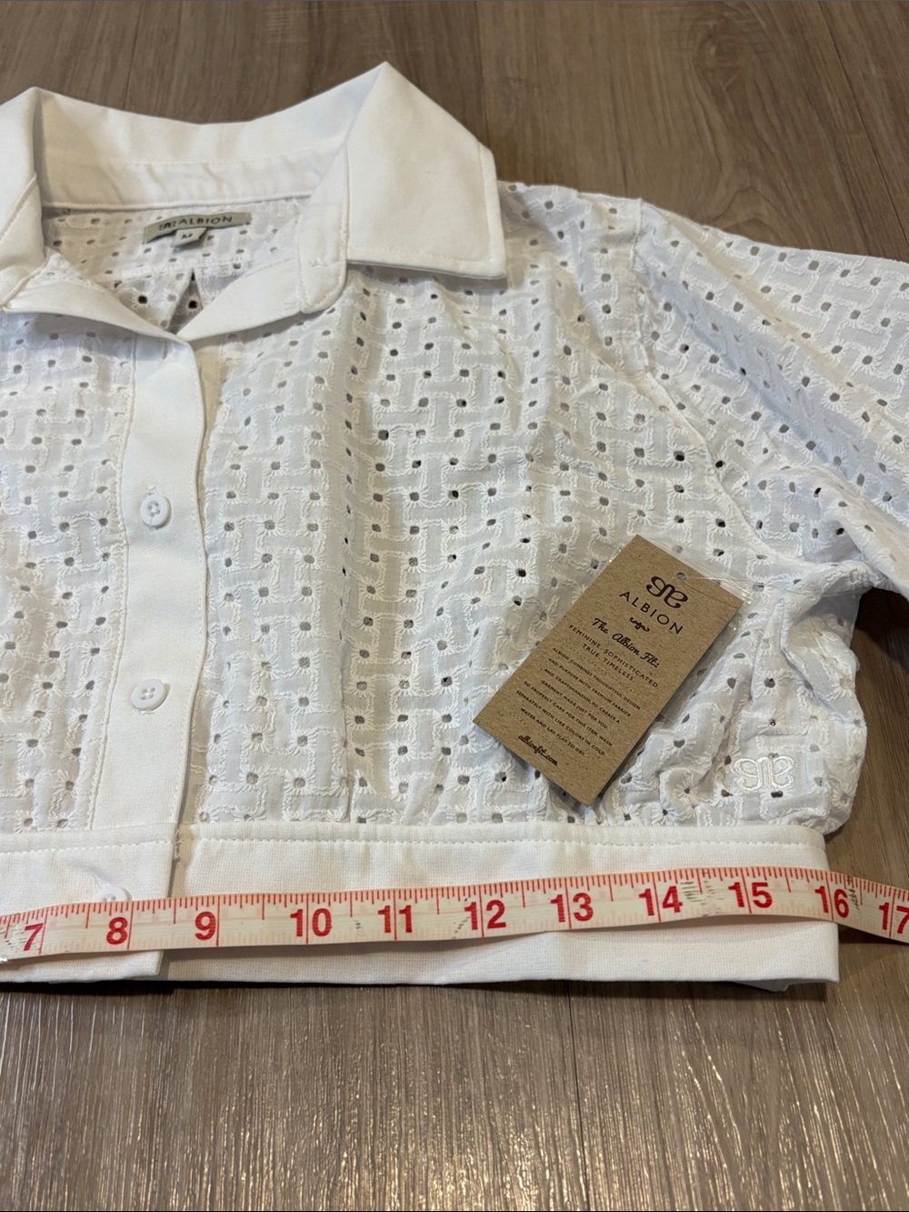 Albion NWT White Eyelet Buttoned Crop - Picture 14 of 15